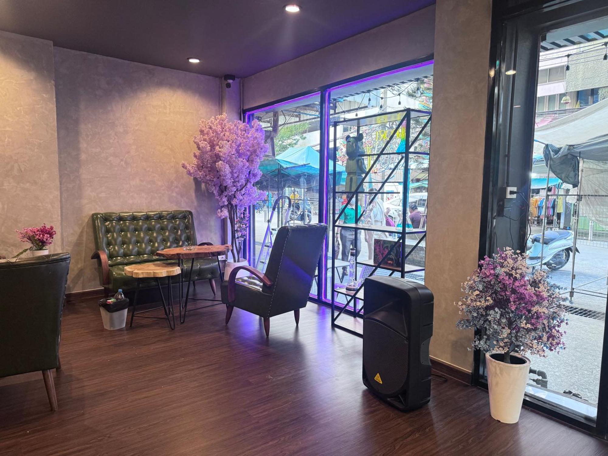 Bud Brew Beyond Dispensary And Hotel 曼谷 外观 照片