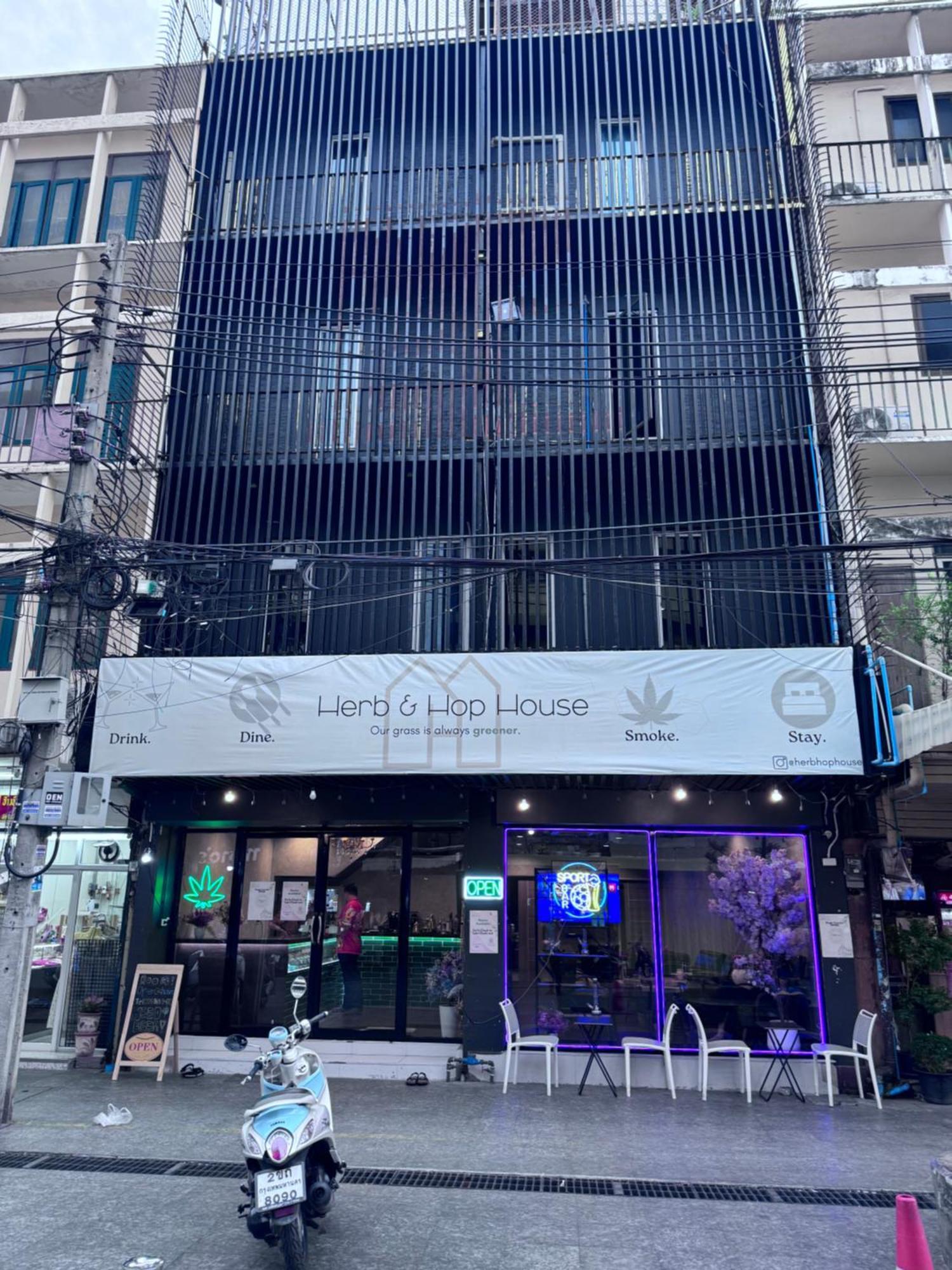 Bud Brew Beyond Dispensary And Hotel 曼谷 外观 照片