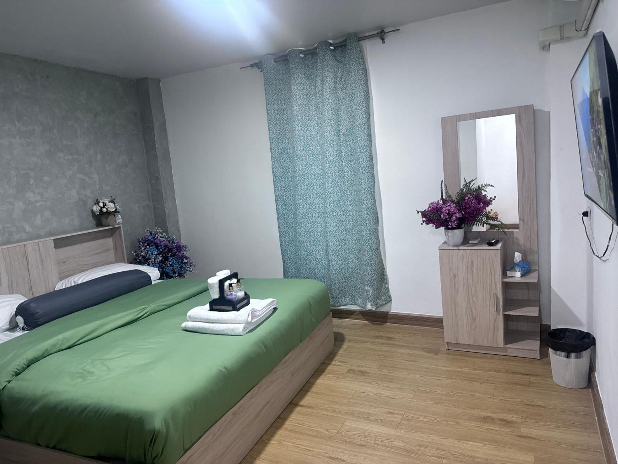 Bud Brew Beyond Dispensary And Hotel 曼谷 外观 照片