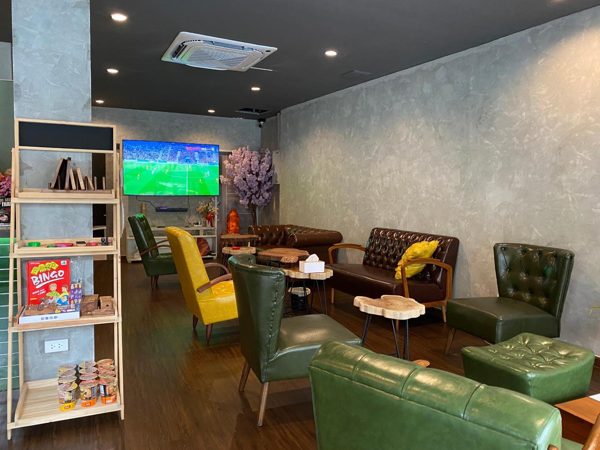 Bud Brew Beyond Dispensary And Hotel 曼谷 外观 照片