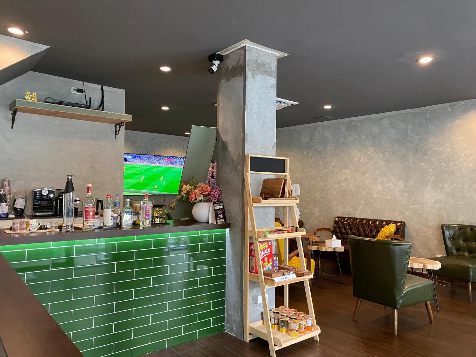 Bud Brew Beyond Dispensary And Hotel 曼谷 外观 照片