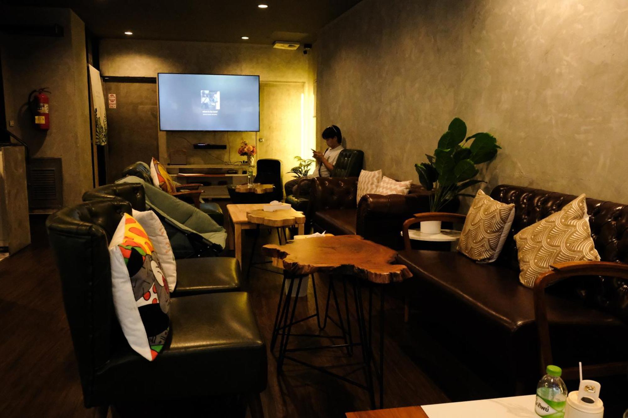 Bud Brew Beyond Dispensary And Hotel 曼谷 外观 照片