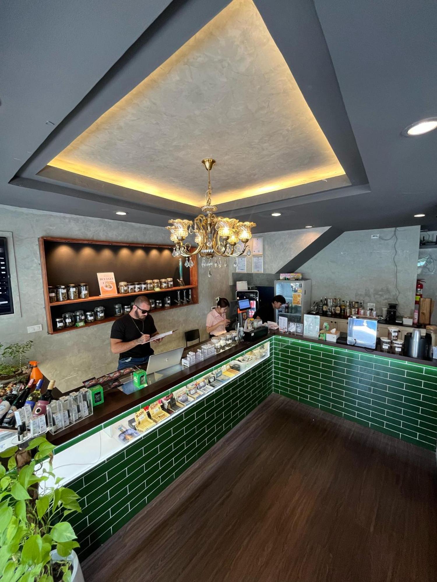 Bud Brew Beyond Dispensary And Hotel 曼谷 外观 照片