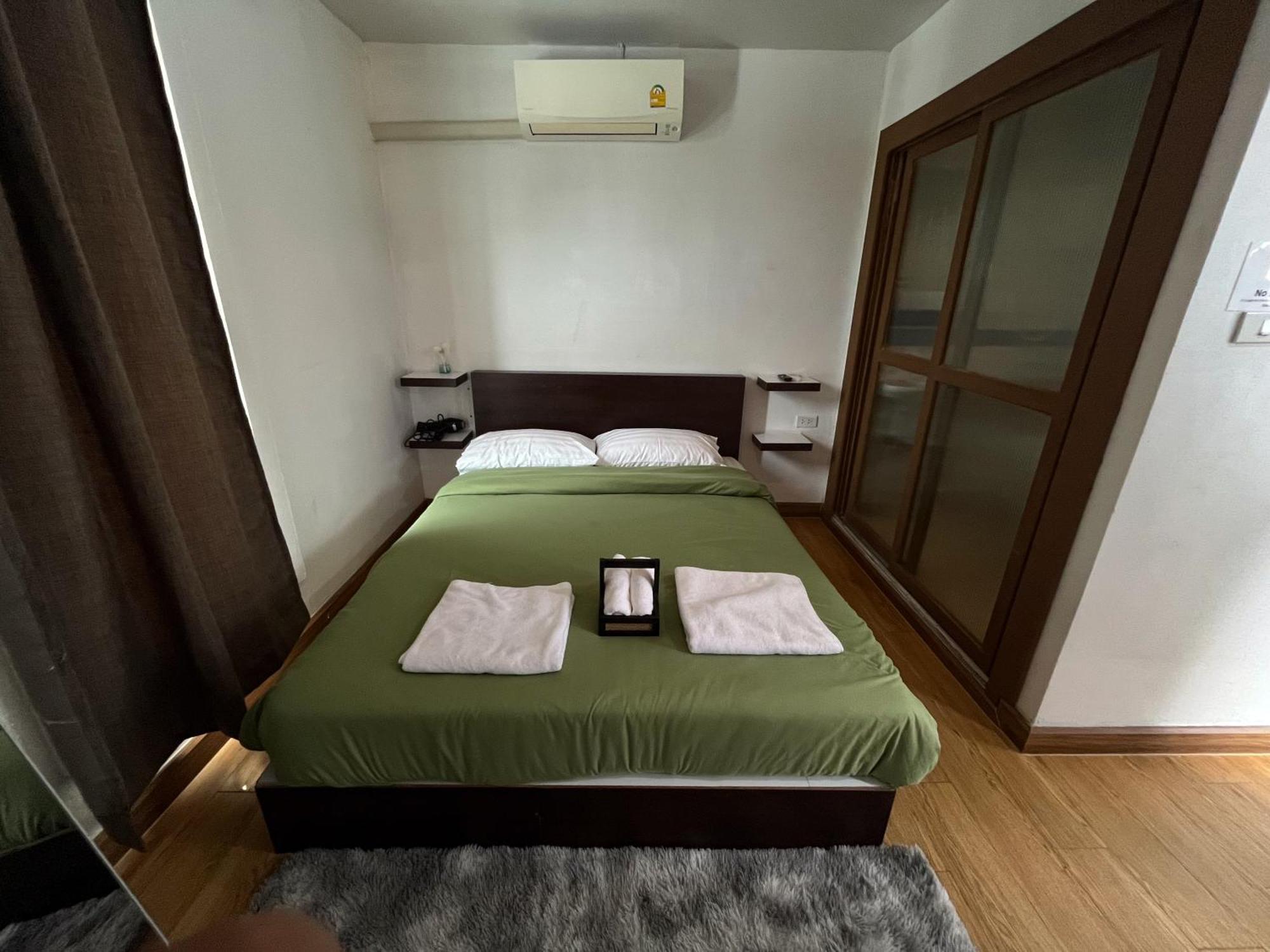 Bud Brew Beyond Dispensary And Hotel 曼谷 外观 照片